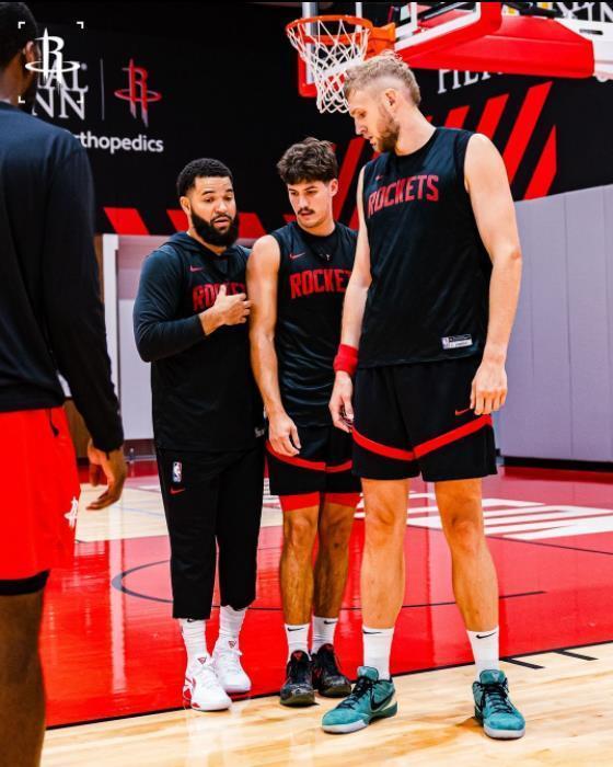 能投篮的大, 再加上原本 能投篮的大, 再加上原本