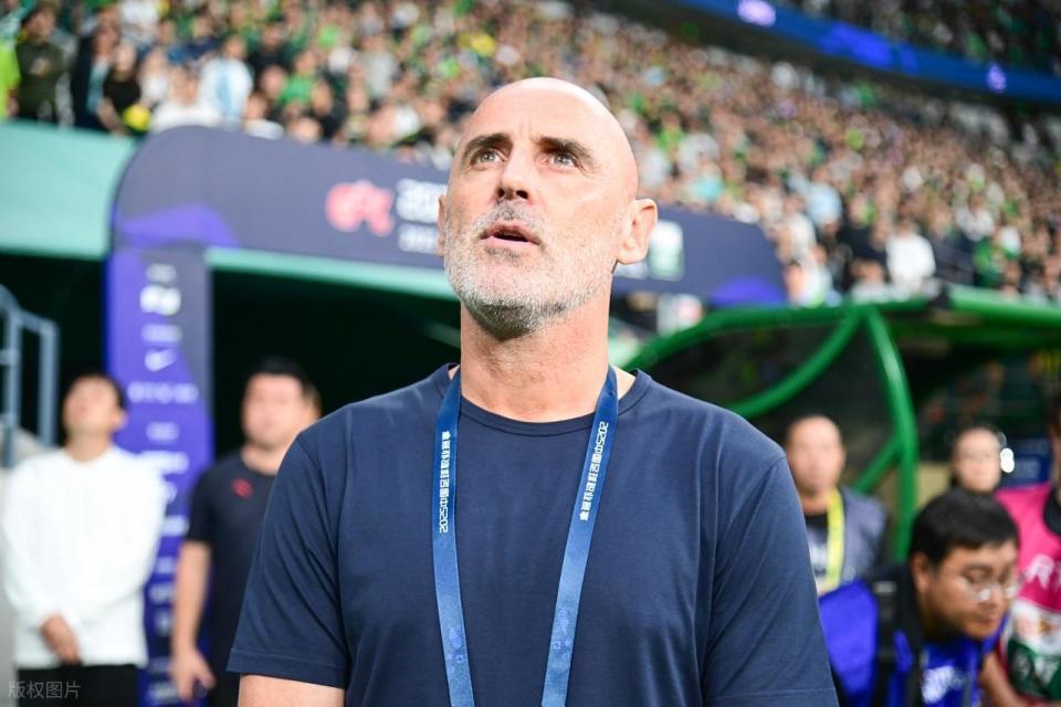 轮就遭下课, 特曾带队夺 轮就遭下课, 特曾带队夺